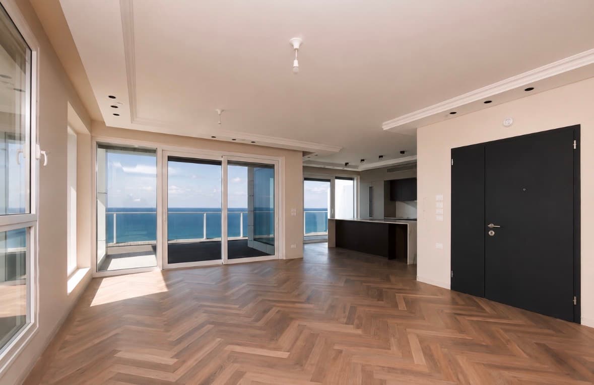 Mini penthouse dans le centre de netanya premiere ligne de mer