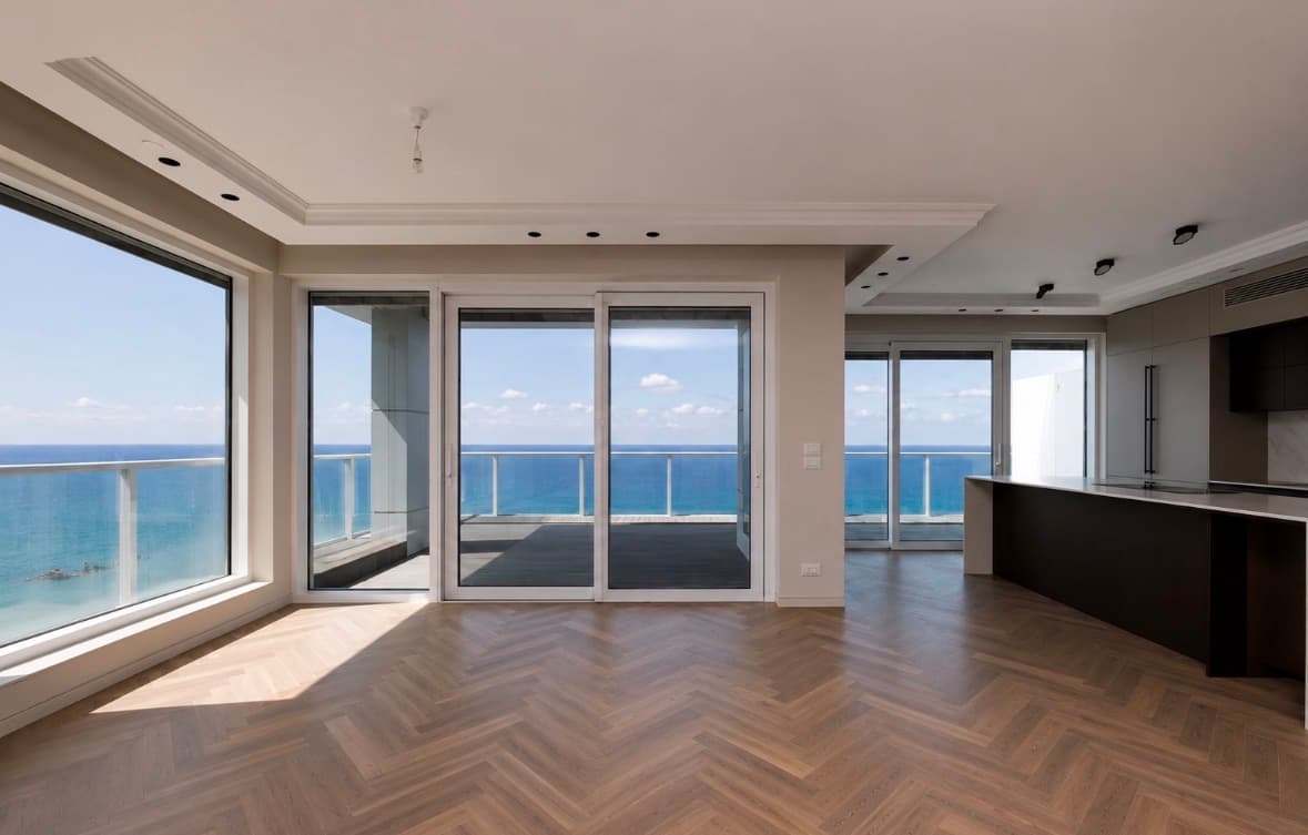 Mini penthouse dans le centre de netanya premiere ligne de mer