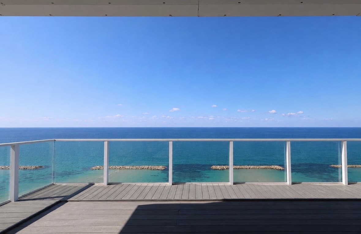 Mini penthouse dans le centre de netanya premiere ligne de mer