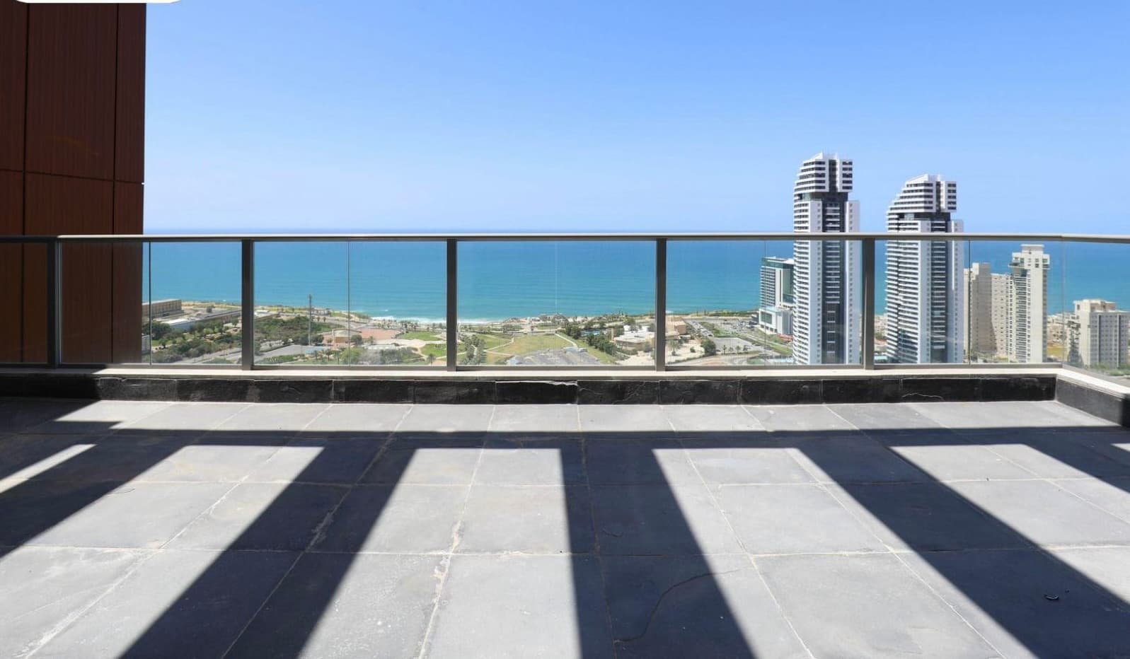 Penthouse avec piscine privee vue mer imprenable