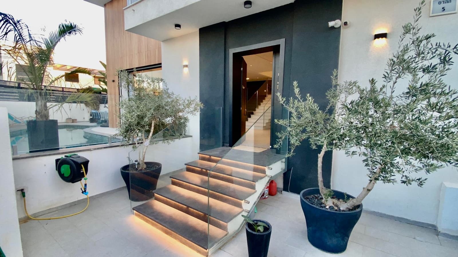 Magnifique maison recent avec piscine