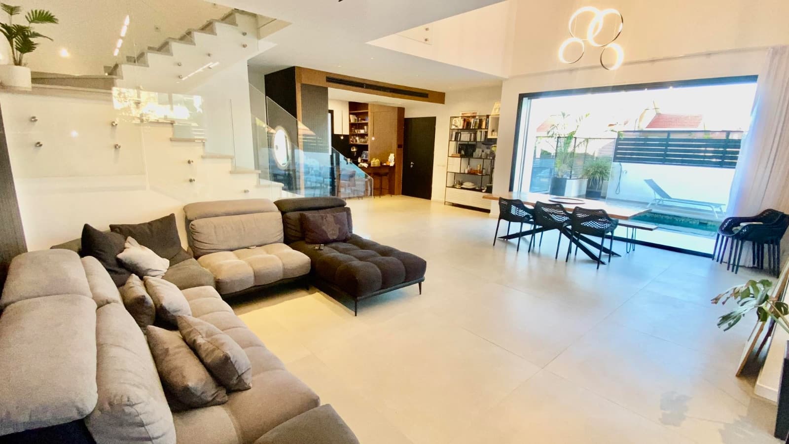 Magnifique maison recent avec piscine