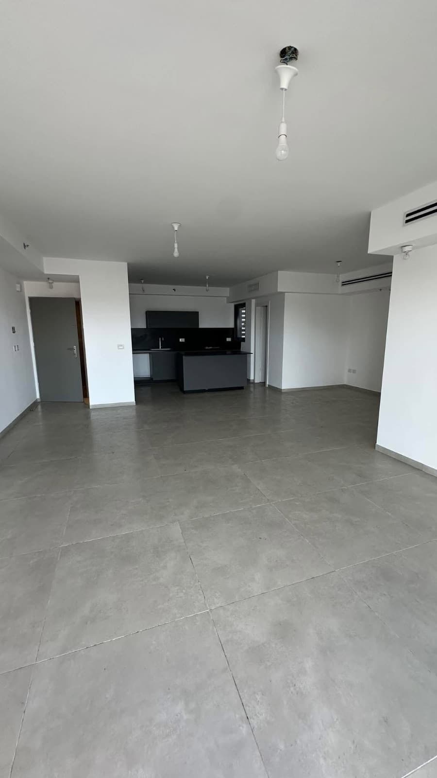 Beau 5p neuf avec terrasse netanya centre