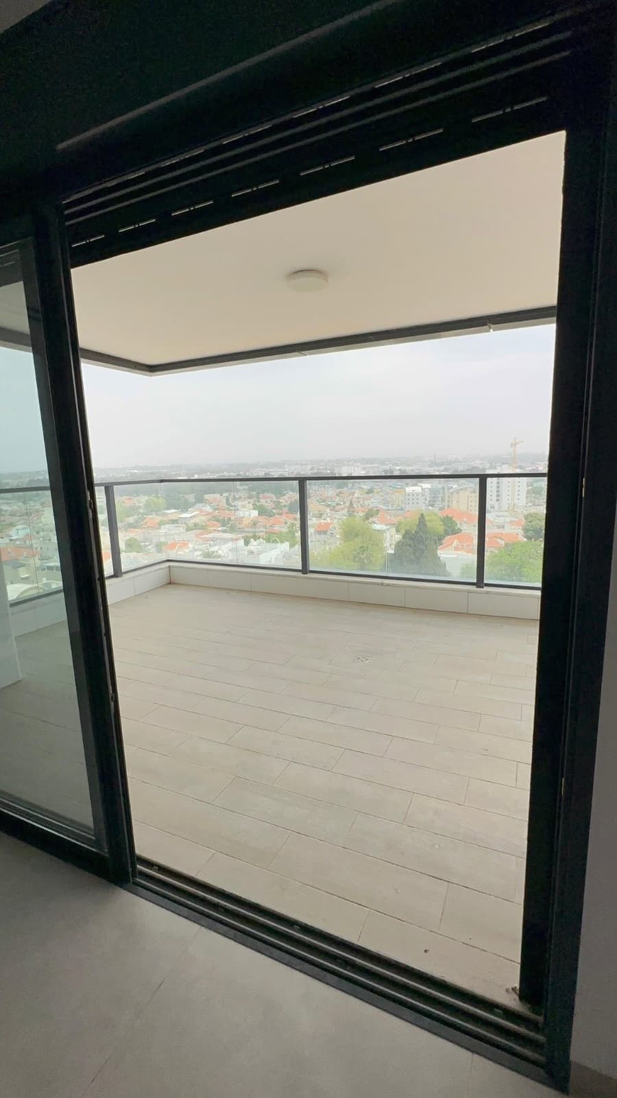Beau 5p neuf avec terrasse netanya centre