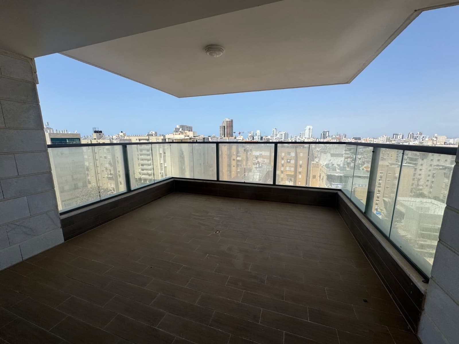 Appartement neuf 5p avec terrasse proche mer netanya centre