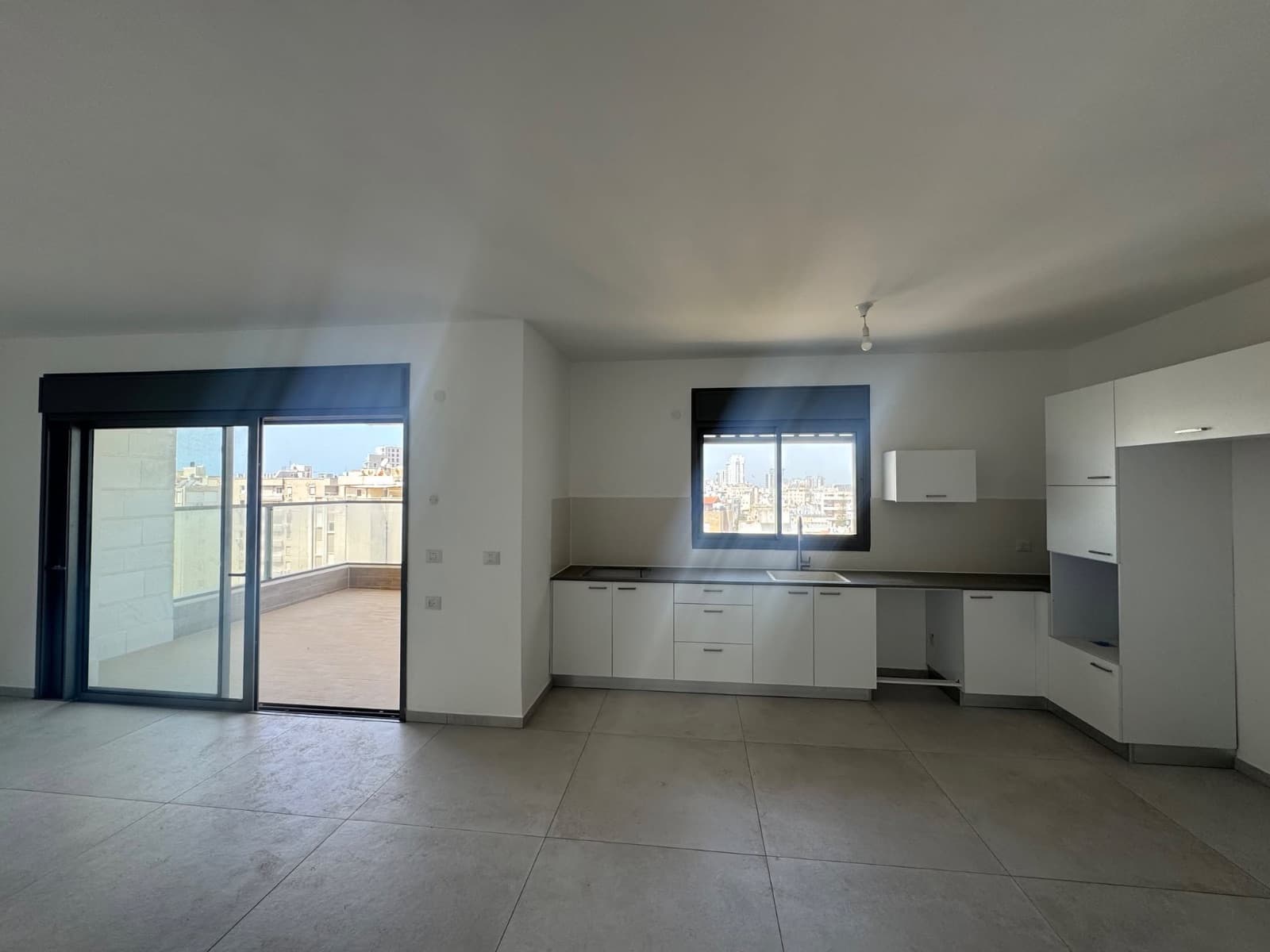 Appartement neuf 5p avec terrasse proche mer netanya centre