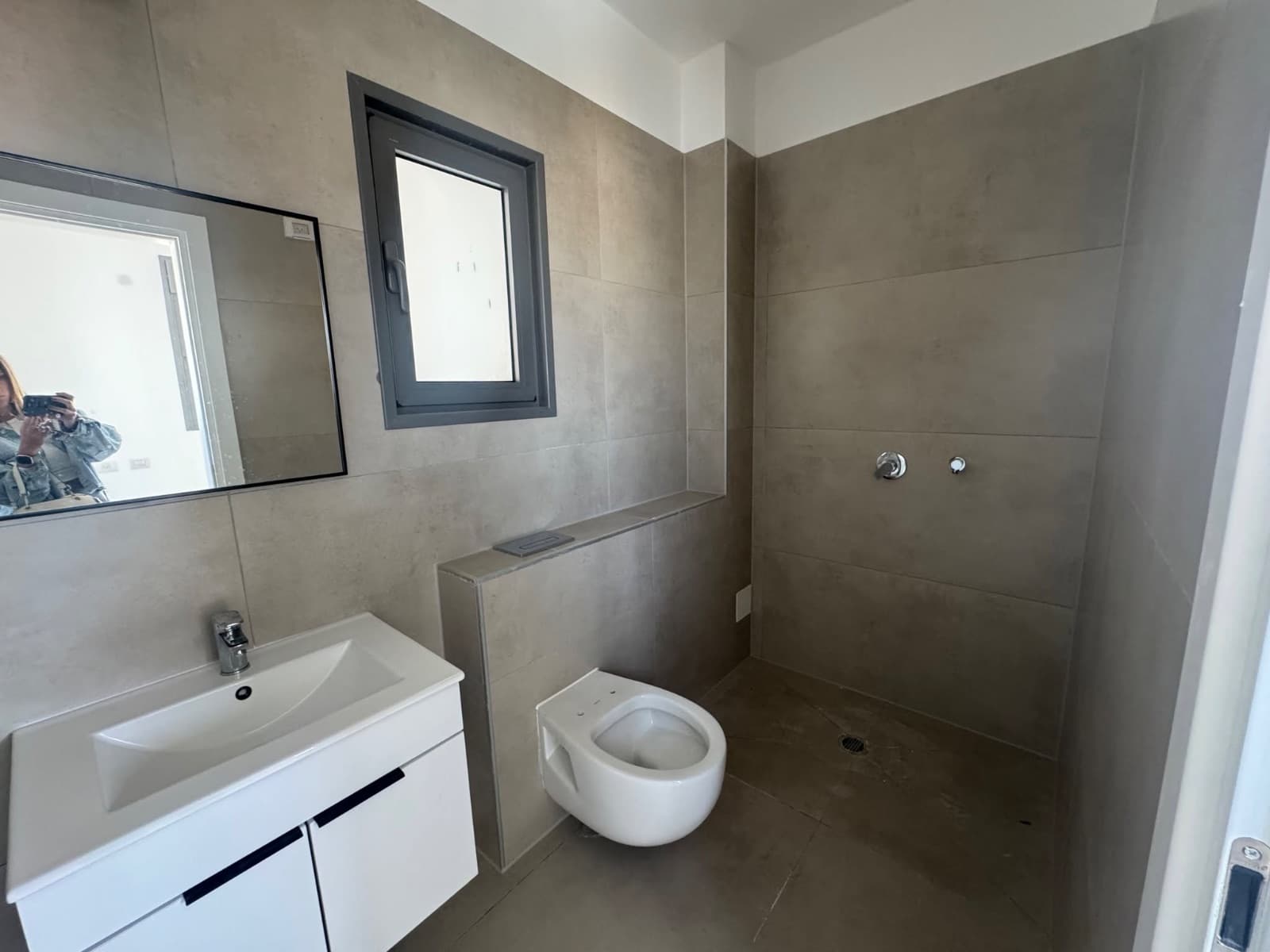 Appartement neuf 5p avec terrasse proche mer netanya centre