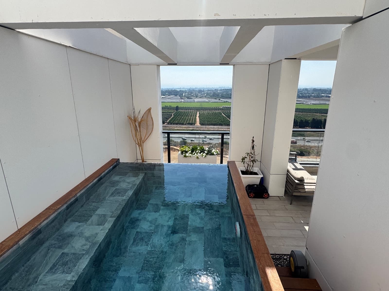A VENDRE PENTHOUSE DE HAUT STANDING AVEC PISCINE NETANYA NORD