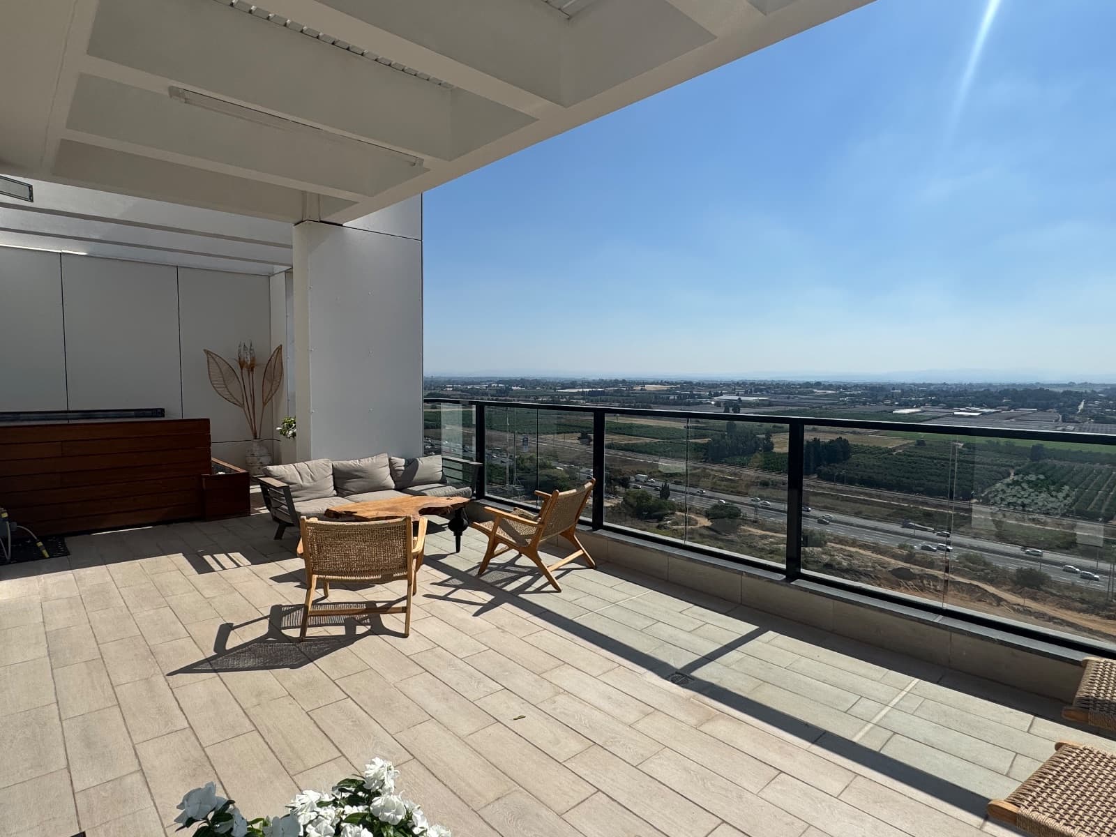A VENDRE PENTHOUSE DE HAUT STANDING AVEC PISCINE NETANYA NORD