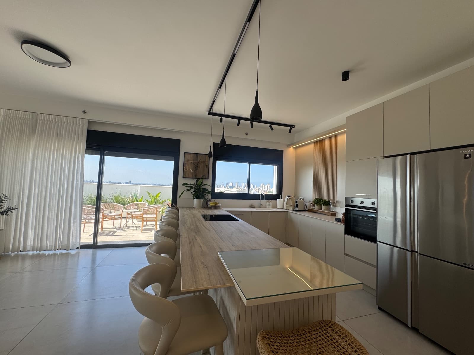 A VENDRE PENTHOUSE DE HAUT STANDING AVEC PISCINE NETANYA NORD